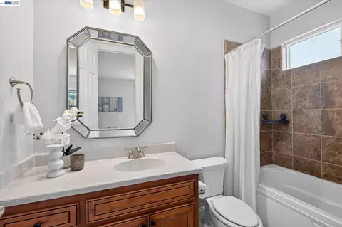 Bath - 3182 Ashbourne Cir, San Ramon, CA 94583 photo 8 of 9