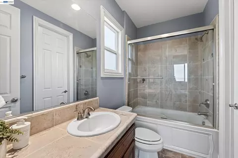 Bath - 3182 Ashbourne Cir, San Ramon, CA 94583 photo 7 of 9