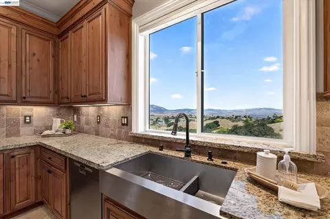 Kitchen - 3182 Ashbourne Cir, San Ramon, CA 94583 photo 5 of 9