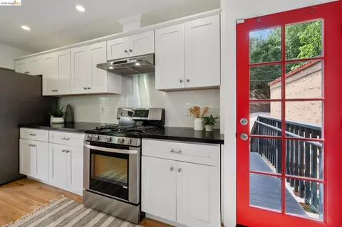Kitchen - 15 Edgecroft Rd, Kensington, CA 94707 photo 4 of 6