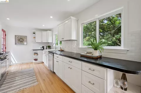 Kitchen - 15 Edgecroft Rd, Kensington, CA 94707 photo 1 of 6