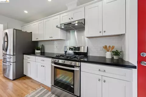 Kitchen - 15 Edgecroft Rd, Kensington, CA 94707 photo 6 of 6