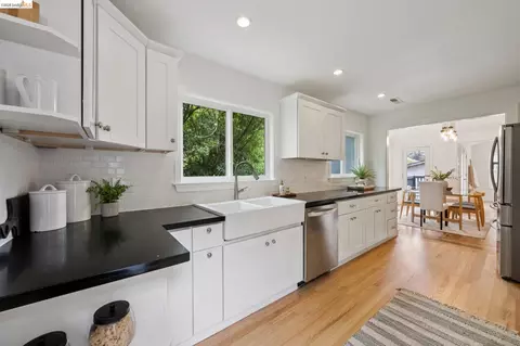 Kitchen - 15 Edgecroft Rd, Kensington, CA 94707 photo 3 of 6