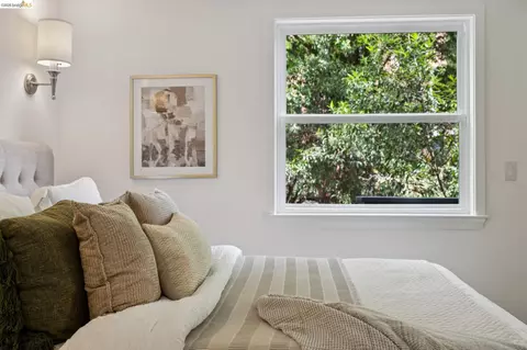 Bedroom - 15 Edgecroft Rd, Kensington, CA 94707 photo 6 of 11
