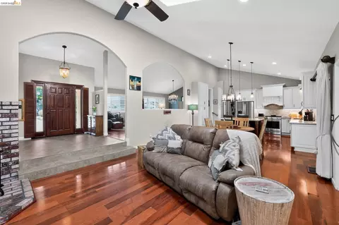 Entry Way - 231 Sutter View Ct, Sutter Creek, CA 95685 photo 2 of 2