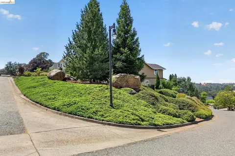 Exterior - 231 Sutter View Ct, Sutter Creek, CA 95685 photo 6 of 8
