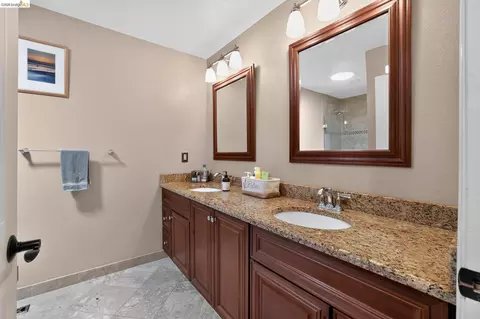 Bath - 231 Sutter View Ct, Sutter Creek, CA 95685 photo 3 of 4
