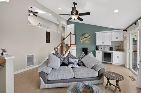 Living - 231 Sutter View Ct, Sutter Creek, CA 95685 photo 1 of 2