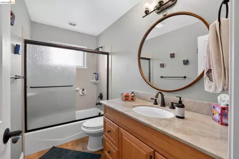 Bath - 231 Sutter View Ct, Sutter Creek, CA 95685 photo 2 of 4
