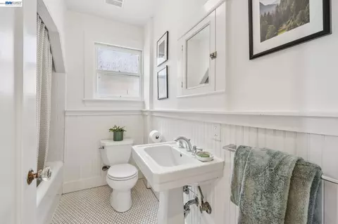 Bath - 847 Peralta Ave, Berkeley, CA 94707 photo 2 of 2