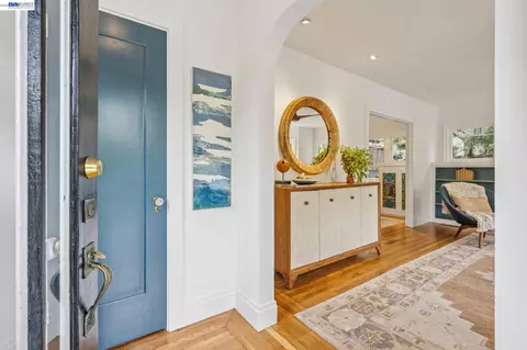 Entry Way - 847 Peralta Ave, Berkeley, CA 94707 photo 1 of 4