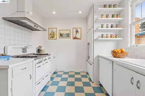 Kitchen - 847 Peralta Ave, Berkeley, CA 94707 photo 3 of 4