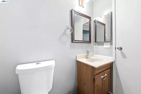 Bath - 709 Center Ave, Martinez, CA 94553 photo 1 of 6