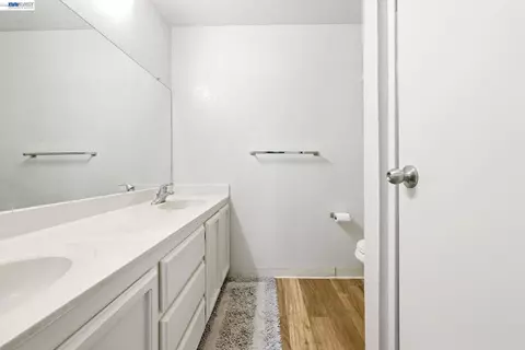 Bath - 709 Center Ave, Martinez, CA 94553 photo 2 of 6