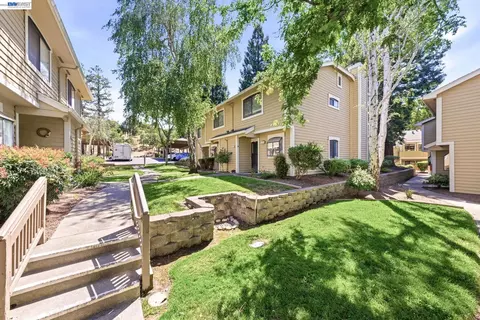 Exterior - 709 Center Ave, Martinez, CA 94553 photo 5 of 9
