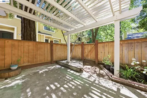 Exterior - 709 Center Ave, Martinez, CA 94553 photo 2 of 9