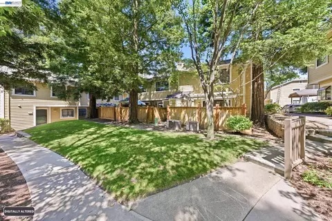 Exterior - 709 Center Ave, Martinez, CA 94553 photo 6 of 9