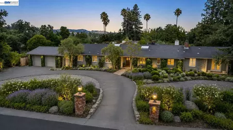 16 Crest Estate Dr, Alamo, CA 94507