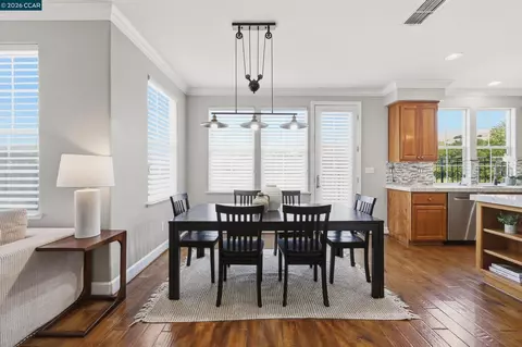 Dining - 6122 Ashwell Way, Vallejo, CA 94591 photo 4 of 6