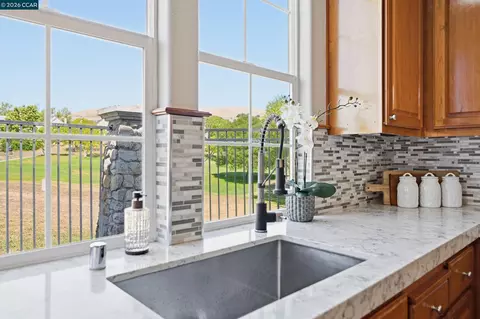 Kitchen - 6122 Ashwell Way, Vallejo, CA 94591 photo 3 of 7