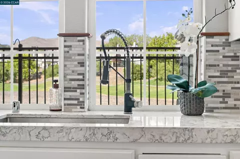 Kitchen - 6122 Ashwell Way, Vallejo, CA 94591 photo 9 of 9