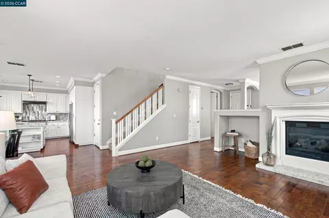 Living - 6122 Ashwell Way, Vallejo, CA 94591 photo 7 of 8