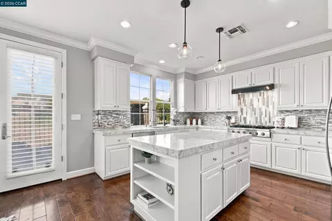 Kitchen - 6122 Ashwell Way, Vallejo, CA 94591 photo 2 of 9