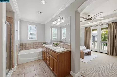 Bath - 6122 Ashwell Way, Vallejo, CA 94591 photo 4 of 4