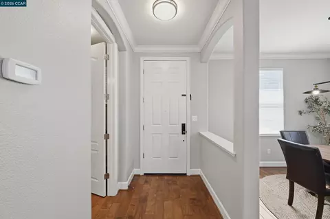 Entry Way - 6122 Ashwell Way, Vallejo, CA 94591 photo 2 of 3