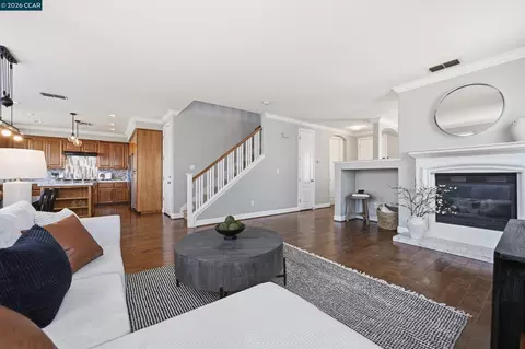 Living - 6122 Ashwell Way, Vallejo, CA 94591 photo 7 of 8