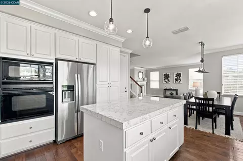 Kitchen - 6122 Ashwell Way, Vallejo, CA 94591 photo 4 of 9