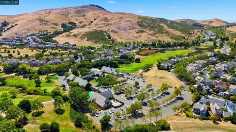 View/Area - 6122 Ashwell Way, Vallejo, CA 94591 photo 4 of 9