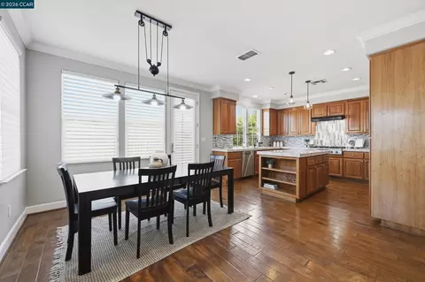 Dining - 6122 Ashwell Way, Vallejo, CA 94591 photo 5 of 6