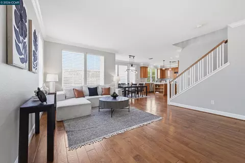 Living - 6122 Ashwell Way, Vallejo, CA 94591 photo 2 of 8