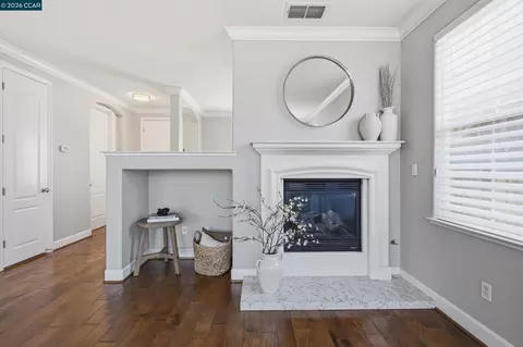 Living - 6122 Ashwell Way, Vallejo, CA 94591 photo 1 of 8