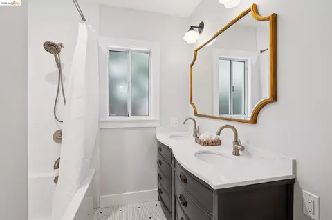 Bath - 1409 66th St, Berkeley, CA 94702 photo 3 of 4