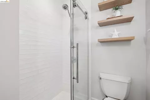Bath - 1409 66th St, Berkeley, CA 94702 photo 2 of 4
