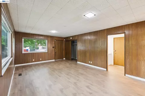 Living - 1804 Sereno Dr, Vallejo, CA 94589 photo 15 of 17