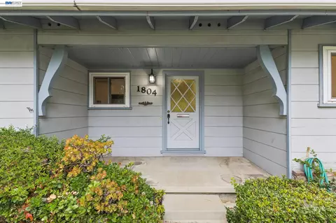 Exterior - 1804 Sereno Dr, Vallejo, CA 94589 photo 5 of 14