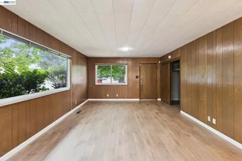 Living - 1804 Sereno Dr, Vallejo, CA 94589 photo 14 of 17