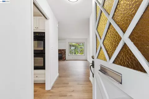 Entry Way - 1804 Sereno Dr, Vallejo, CA 94589 photo 1 of 2