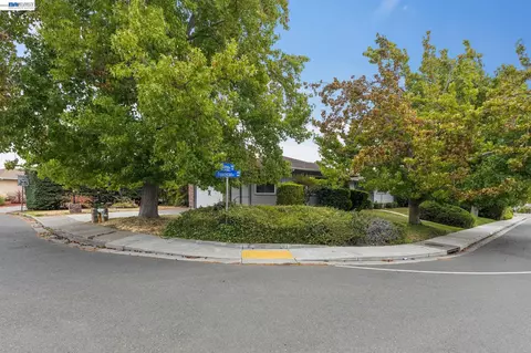 Exterior - 1804 Sereno Dr, Vallejo, CA 94589 photo 2 of 14