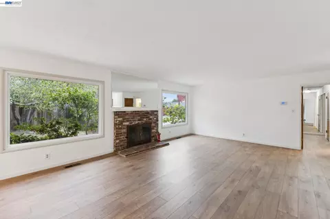 Living - 1804 Sereno Dr, Vallejo, CA 94589 photo 9 of 17
