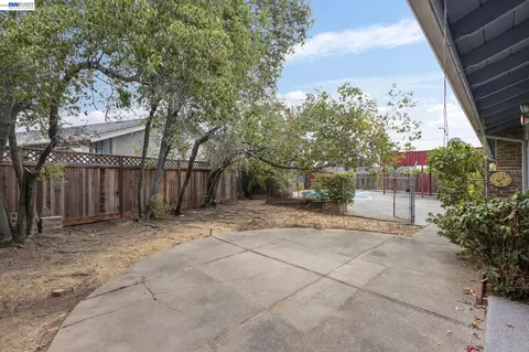 Exterior - 1804 Sereno Dr, Vallejo, CA 94589 photo 9 of 14