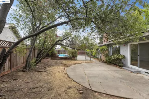 Exterior - 1804 Sereno Dr, Vallejo, CA 94589 photo 8 of 14