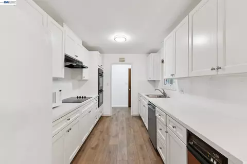 Entry Way - 1804 Sereno Dr, Vallejo, CA 94589 photo 2 of 2