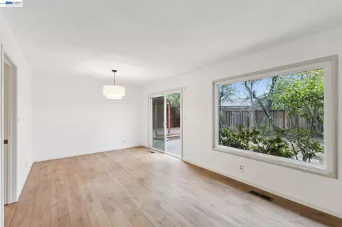 Living - 1804 Sereno Dr, Vallejo, CA 94589 photo 11 of 17