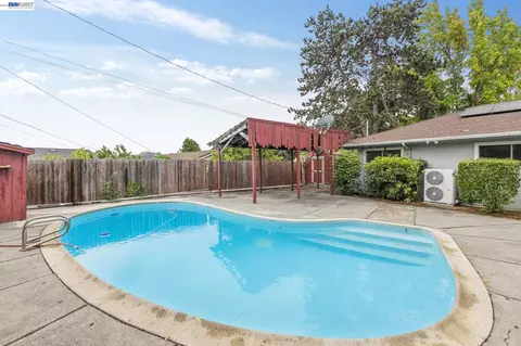 Exterior - 1804 Sereno Dr, Vallejo, CA 94589 photo 11 of 14