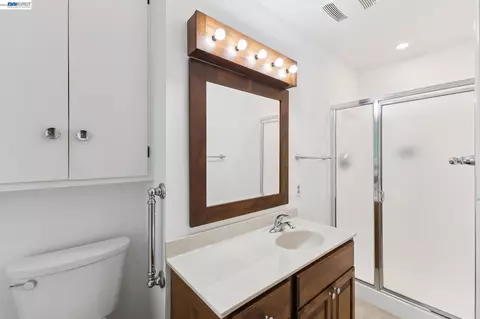 Bath - 1804 Sereno Dr, Vallejo, CA 94589 photo 2 of 5