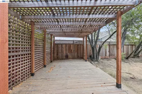 Exterior - 1804 Sereno Dr, Vallejo, CA 94589 photo 7 of 14